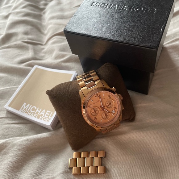 Michael MICHAEL KORS MK5128 Rose Gold Runway Chronograph Quartz Watch - Picture 1 of 5